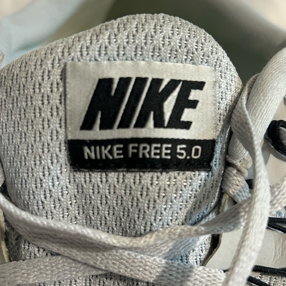 Nike Free 5.0 mens size 11.5 white and black shoes. - Picture 8 of 9